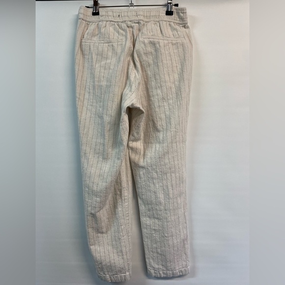 Zara pull on pant, cream color with a thin pin stripe. Loose fitting and casual. - Picture 3 of 4